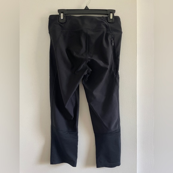 Under Armour Black Compression RUN Capri Leggings with Pocket - Picture 2 of 3